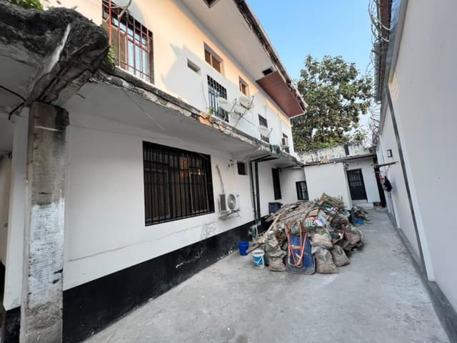 Parcelle locative 460 m² avec revenus de 3 000 $/mois - Macampagne, Ngaliema in Kinshasa mediacongo 460m² (10x46m) https:/...