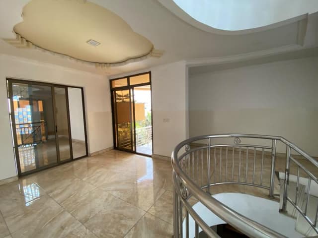 Résidence duplex 8 chambres sur 500m² - Avenue asphaltée, Ngaliema in Kinshasa 8 5 500m² (20m x 25m) mediacongo https://ww...