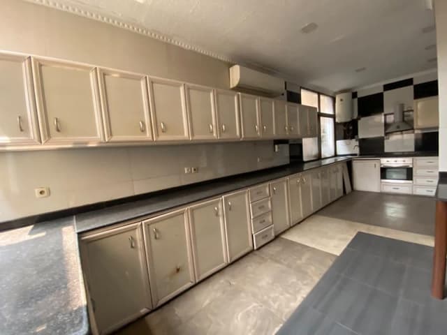 Résidence duplex 8 chambres sur 500m² - Avenue asphaltée, Ngaliema in Kinshasa 8 5 500m² (20m x 25m) mediacongo https://ww...