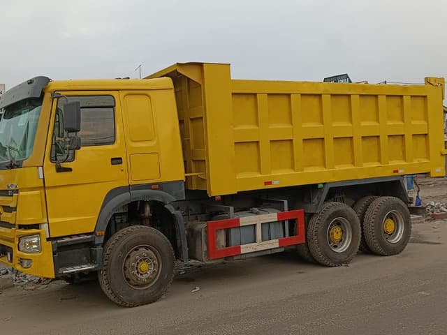 Sinotruk Howo Benne 30 Tonnes - Diesel 6 Cylindres - Lemba Sinotruk in Kinshasa 6 cylindres mediacongo Howo Benne 30 Tonne...