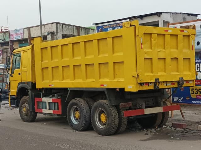 Sinotruk Howo Benne 30 Tonnes - Diesel 6 Cylindres - Lemba Sinotruk in Kinshasa 6 cylindres mediacongo Howo Benne 30 Tonne...