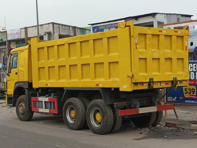 Sinotruk Howo Benne 30 Tonnes - Diesel 6 Cylindres - Lemba Sinotruk in Kinshasa 6 cylindres mediacongo Howo Benne 30 Tonne...
