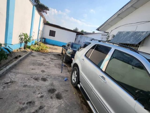 Terrain 308 m² en vente - 4ème Rue Résidentiel, Limete, Kinshasa in Kinshasa mediacongo 308m² https://www.mediacongo.net/a...
