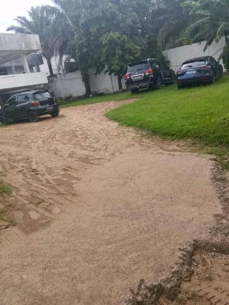 Terrain clôturé 625m² avec portail - Macampagne, Ngaliema in Kinshasa mediacongo 625m² (25x25m) https://www.mediacongo.net...