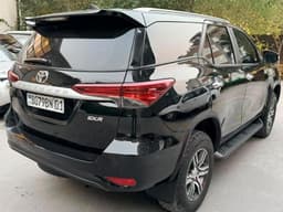Vignette de Toyota Fortuner 2018 - Essence Automatique 4 Cylindres - Gombe 3