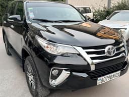 Vignette de Toyota Fortuner 2018 - Essence Automatique 4 Cylindres - Gombe 4