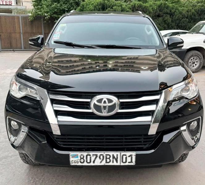 Toyota Fortuner 2018 - Essence Automatique 4 Cylindres - Gombe Toyota à Kinshasa Fortuner 2018 Essence Automatique 4 cylin...