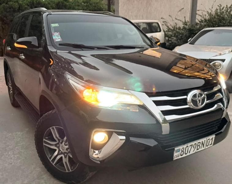 Toyota Fortuner 2018 - Essence Automatique 4 Cylindres - Gombe Toyota à Kinshasa Fortuner 2018 Essence Automatique 4 cylin...