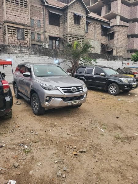 Toyota Fortuner 2018 - Essence Automatique 7 places - Limete Toyota à Kinshasa Fortuner 2018 Essence Automatique mediacong...