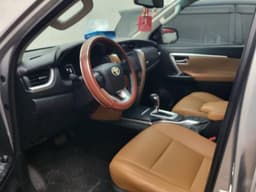 Vignette de Toyota Fortuner 2018 - Essence Automatique 7 places - Limete 2