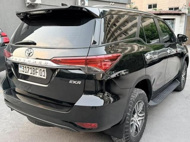 Toyota Fortuner 2019 - Essence Automatique, 61 000 km - Gombe Toyota in Kinshasa 2019 4 cylindres mediacongo Fortuner Esse...