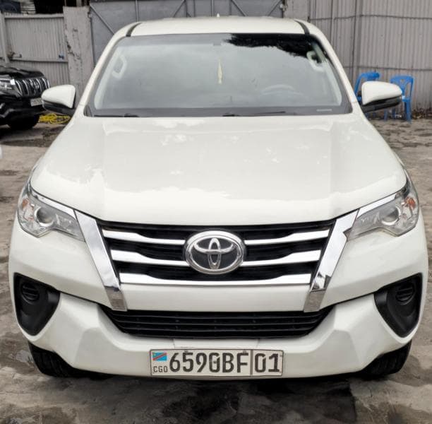Toyota Fortuner 2020 - Essence Automatique 4 Cylindres - Gombe Toyota à Kinshasa Fortuner 2020 Essence Automatique 4 cylin...