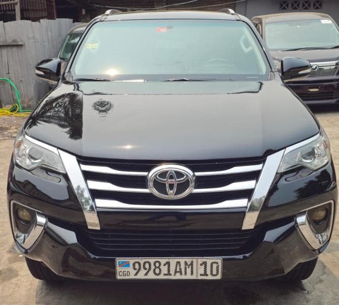 Toyota Fortuner 2020 - Essence Automatique, 68 000 km - Gombe Toyota à Kinshasa Fortuner 2020 Essence Automatique 4 cylind...