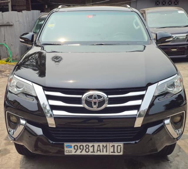 Toyota Fortuner 2020 - Essence Automatique, 68 000 km - Gombe Toyota in Kinshasa 2020 4 cylindres mediacongo Fortuner Esse...