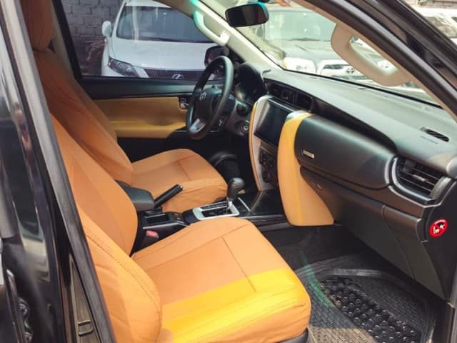 Toyota Fortuner 2020 - Essence Automatique, 68 000 km - Gombe Toyota in Kinshasa 2020 4 cylindres mediacongo Fortuner Esse...