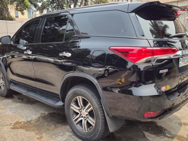 Toyota Fortuner 2020 - Essence Automatique, 68 000 km - Gombe Toyota in Kinshasa 2020 4 cylindres mediacongo Fortuner Esse...