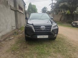Vignette de Toyota Fortuner 2024 - Essence 4 cylindres automatique, 4 000 km - Kasa-Vubu 1