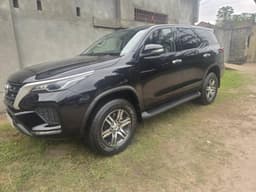 Vignette de Toyota Fortuner 2024 - Essence 4 cylindres automatique, 4 000 km - Kasa-Vubu 6