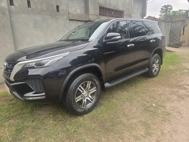 Toyota Fortuner 2024 - Essence 4 cylindres automatique, 4 000 km - Kasa-Vubu Toyota in Kinshasa Fortuner 2024 Essence Auto...
