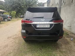 Vignette de Toyota Fortuner 2024 - Essence 4 cylindres automatique, 4 000 km - Kasa-Vubu 9
