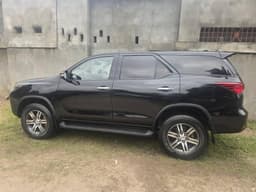Vignette de Toyota Fortuner 2024 - Essence 4 cylindres automatique, 4 000 km - Kasa-Vubu 7