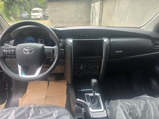 Toyota Fortuner 2024 - Essence 4 cylindres automatique, 4 000 km - Kasa-Vubu Toyota in Kinshasa Fortuner 2024 Essence Auto...