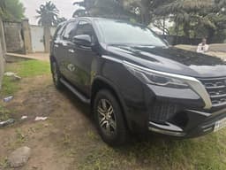 Vignette de Toyota Fortuner 2024 - Essence 4 cylindres automatique, 4 000 km - Kasa-Vubu 8