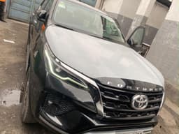 Vignette de Toyota Fortuner 2025 - 6 cylindres Essence, intérieur cuir - Gombe 1