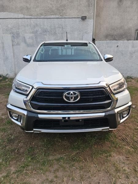 Toyota Hilux 2024 - Automatique Essence 4 Cylindres - Gombe Toyota à Kinshasa Hilux 2024 Essence Automatique 4 cylindres 1...