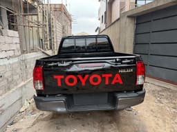 Vignette de Toyota Hilux 2025 - Diesel manuelle, 2 148 km - Limete 8
