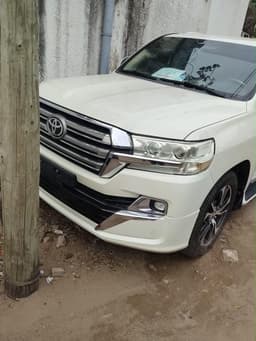 Vignette de Toyota Land Cruiser 2017 - V6 Essence Automatique - Kintambo 1