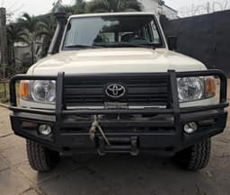 Vignette de Toyota Land Cruiser 2020 - V6 Diesel 5 portes - Gombe 1