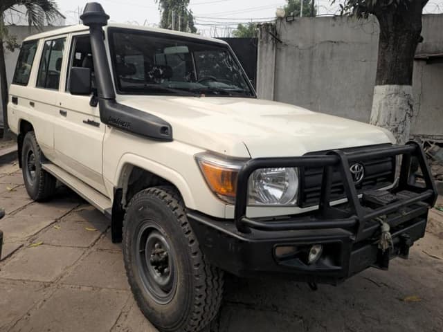 Toyota Land Cruiser 2020 - V6 Diesel 5 portes - Gombe Toyota in Kinshasa 2020 V6 mediacongo Land Cruiser Diesel https://ww...
