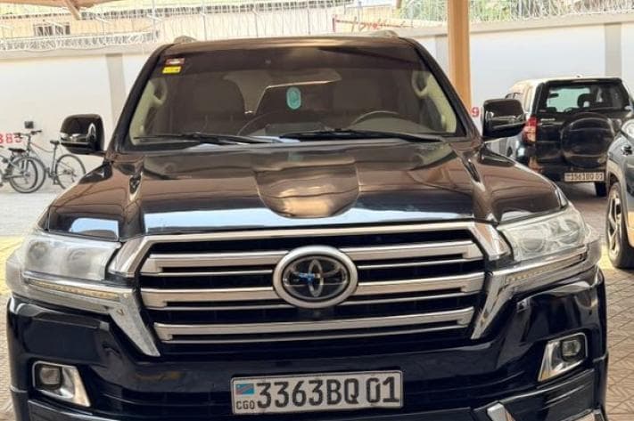 Toyota Land Cruiser GX-R 2019 - Automatique Essence - Toit Ouvrant - Gombe Toyota à Kinshasa Land Cruiser GX-R 2019 Essenc...