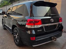 Vignette de Toyota Land Cruiser GX-R 2020 - V8 Essence Grand Touring - Limete 7