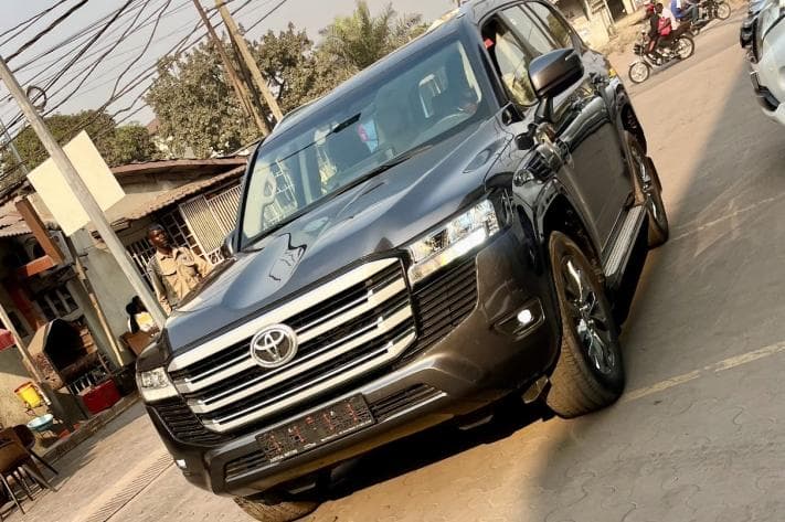 Toyota Land Cruiser GX-R 2024 - Twin Turbo Essence Full Options - Ngaliema Toyota à Kinshasa Land Cruiser GX-R 2024 Essenc...