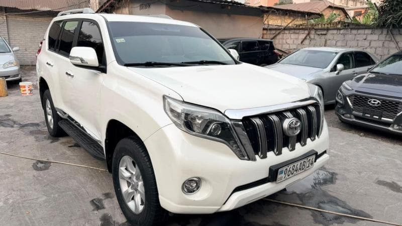 Toyota Land Cruiser Prado 2015 - Essence Automatique 4 cylindres - Gombe Toyota à Kinshasa Land Cruiser Prado 2015 Essence...
