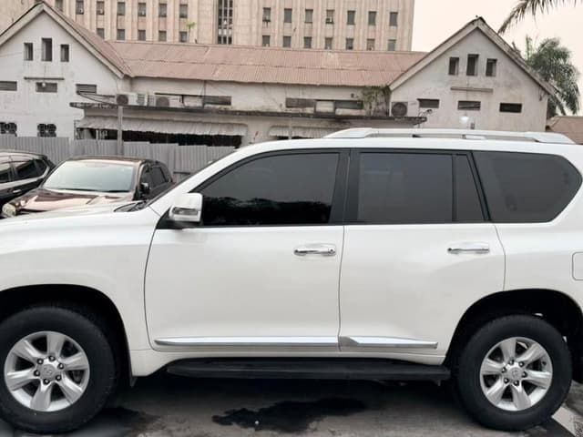 Toyota Land Cruiser Prado 2015 - Essence Automatique 4 cylindres - Gombe Toyota in Kinshasa 2015 4 cylindres mediacongo La...
