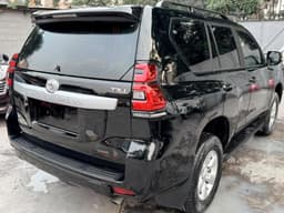 Vignette de Toyota Land Cruiser Prado 2015 modifié 2023 - Essence Automatique 26 000 km - Gombe 5