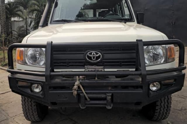 Toyota Land Cruiser Prado 2020 - V6 Diesel Manuelle - Gombe Toyota in Kinshasa 2020 V6 mediacongo Land Cruiser Prado Diese...