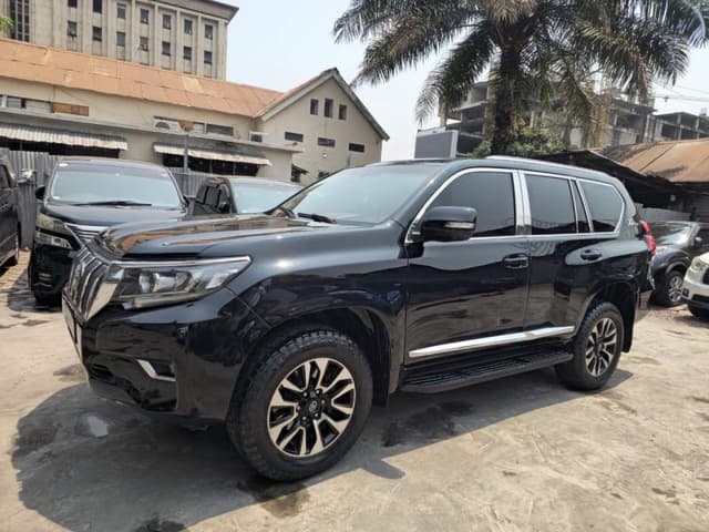 Toyota Land Cruiser Prado 2023 - Essence Automatique, Intérieur Cuir - Gombe Toyota in Kinshasa 2023 4 cylindres mediacong...