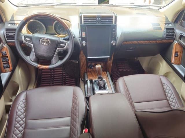 Toyota Land Cruiser Prado 2023 - Essence Automatique, Intérieur Cuir - Gombe Toyota in Kinshasa 2023 4 cylindres mediacong...