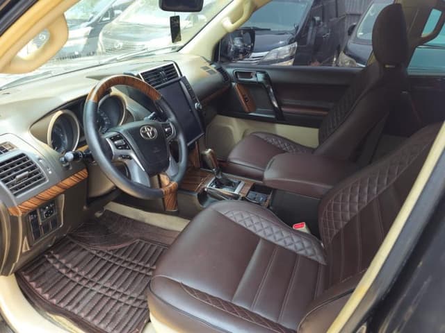 Toyota Land Cruiser Prado 2023 - Essence Automatique, Intérieur Cuir - Gombe Toyota in Kinshasa 2023 4 cylindres mediacong...
