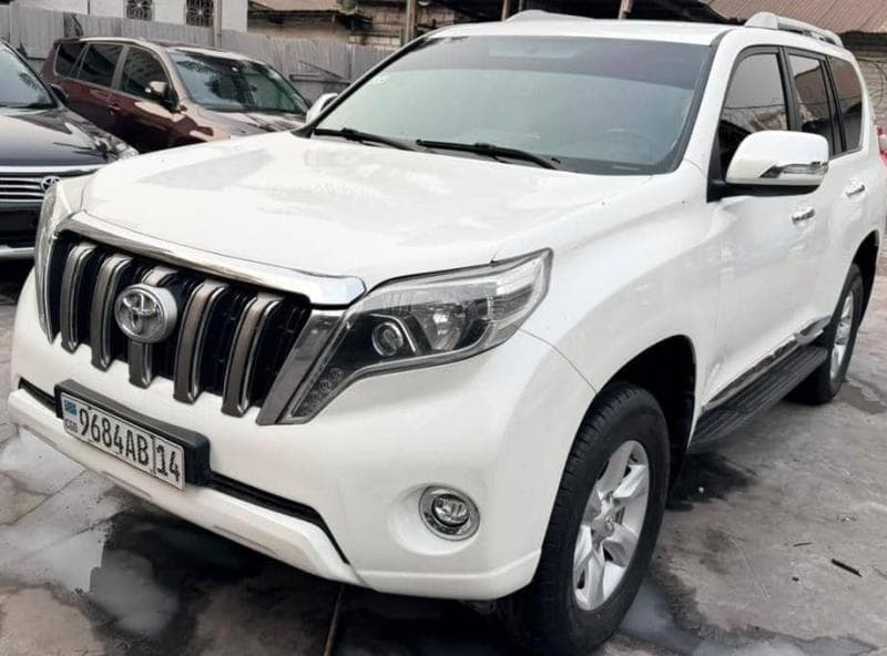 Toyota Land Cruiser Prado TXL 2015 - Essence Automatique 43 000 km - Gombe Toyota à Kinshasa Land Cruiser Prado TXL 2015 E...