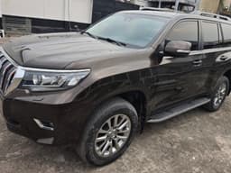 Vignette de Toyota Land Cruiser Prado TXL 2023 - V6 Essence Automatique - Gombe 4