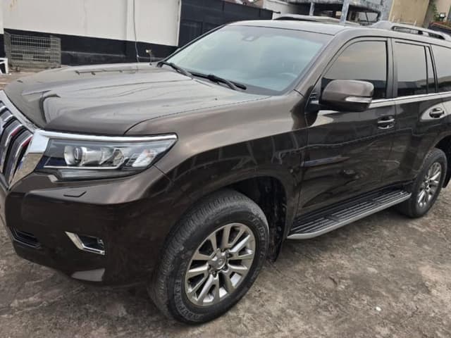 Toyota Land Cruiser Prado TXL 2023 - V6 Essence Automatique - Gombe Toyota in Kinshasa Land Cruiser Prado TXL 2023 Essence...