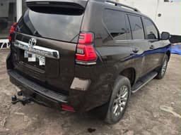 Vignette de Toyota Land Cruiser Prado TXL 2023 - V6 Essence Automatique - Gombe 7