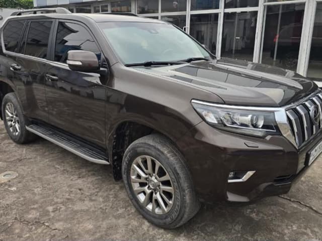 Toyota Land Cruiser Prado TXL 2023 - V6 Essence Automatique - Gombe Toyota in Kinshasa Land Cruiser Prado TXL 2023 Essence...
