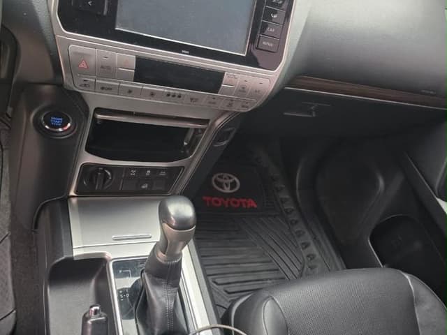 Toyota Land Cruiser Prado TXL 2023 - V6 Essence Automatique - Gombe Toyota in Kinshasa Land Cruiser Prado TXL 2023 Essence...