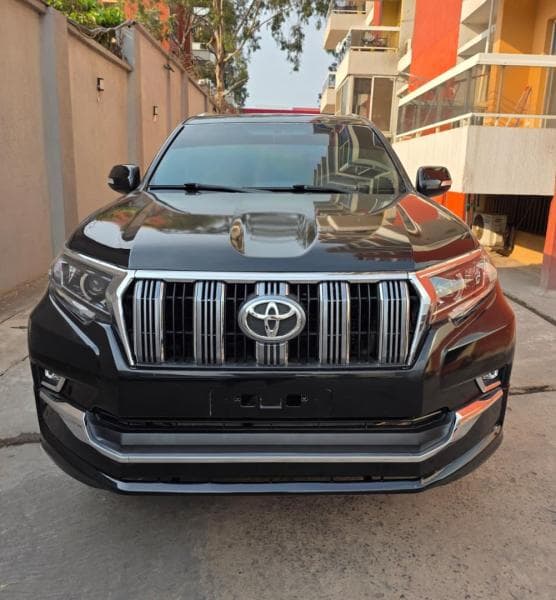 Toyota Land Cruiser Prado VXR 2023 - V6 Essence Full Options - Gombe Toyota in Kinshasa 2023 6 cylindres mediacongo Land C...